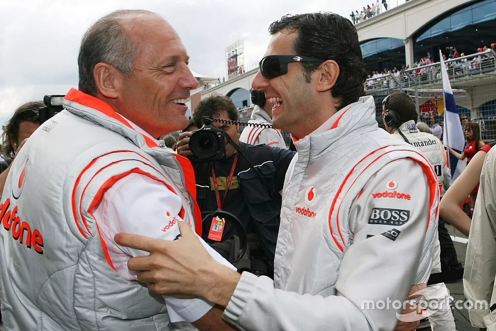 Ron Dennis, Presidente de McLaren y director del equipo con Pedro de la Rosa, piloto de prueba McLar