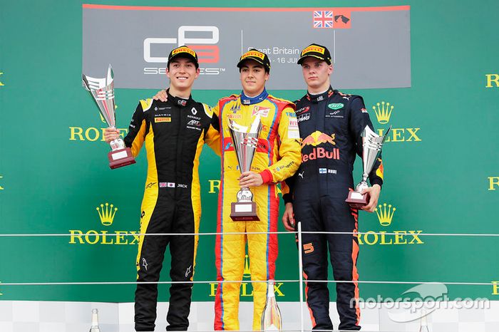Podio: ganador de la carrera Giuliano Alesi, Trident, segundo lugar Jack Aitken, ART Grand Prix, tercer lugar Niko Kari, Arden International