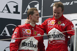 Podio: il vincitore della gara Michael Schumacher, Ferrari, secondo Rubens Barrichello, Ferrari