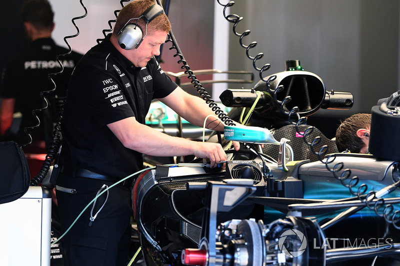 Mercedes AMG F1 mechanic works on Mercedes AMG F1 F1 W08 Formula 1