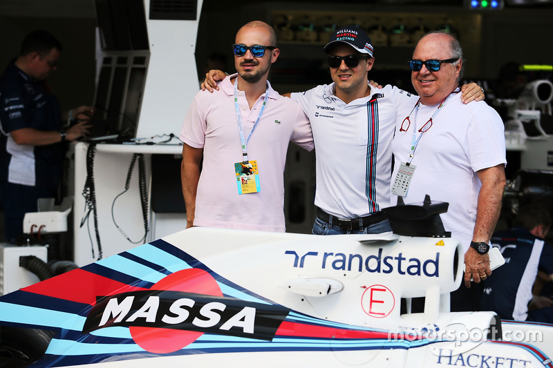 Felipe Massa, with his father Luis Antonio Massa, (Right) and brother Dudu Massa, with a specially liveried Williams FW38 marking his retirement from F1