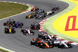 Felipe Massa, Williams FW40, Fernando Alonso, McLaren MCL32, Esteban Ocon, Sahara Force India F1 VJM10, Sergio Perez, Sahara Force India F1 VJM10 au départ