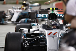 Ganador de la pole Valtteri Bottas, Mercedes AMG W08