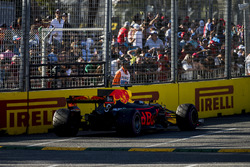 La voiture en panne de Daniel Ricciardo, Red Bull Racing RB13