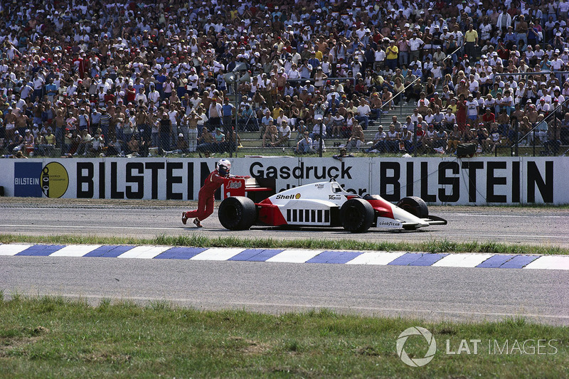 Alain Prost pushes his McLaren MP4-2C TAG after running out of fuel on the last lap