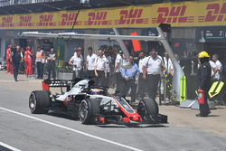 Romain Grosjean, Haas F1 Team VF-18 met motorpech