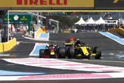 Carlos Sainz Jr., Renault Sport F1 Team R.S. 18, Daniel Ricciardo, Red Bull Racing RB14