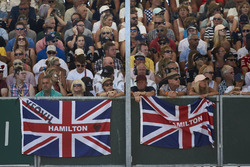 Tifosi a supporto di Lewis Hamilton, Mercedes AMG F1