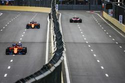 Esteban Ocon, Force India VJM11 Mercedes, Stoffel Vandoorne, McLaren MCL33 Renault, and Fernando Alonso, McLaren MCL33 Renault