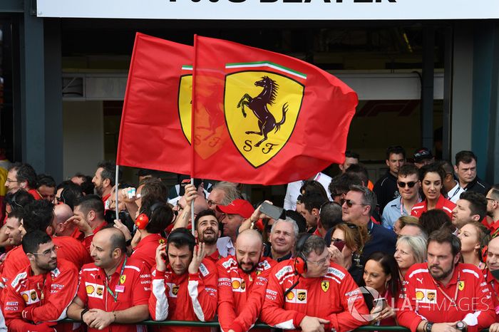 Ferrari celebra en parc ferme