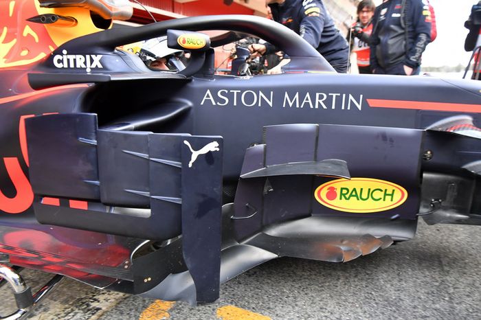 Max Verstappen, Red Bull Racing RB14 bargeboard detail