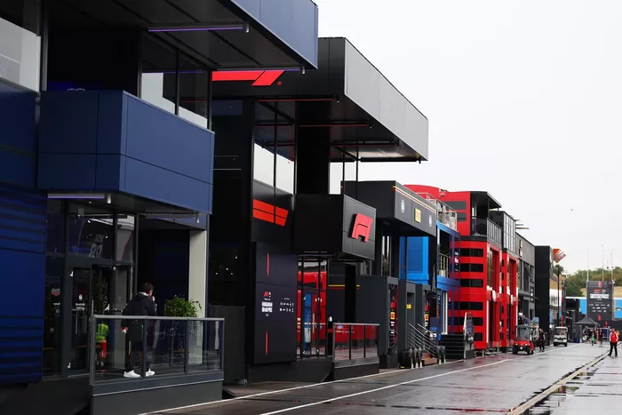 Una vista general del paddock