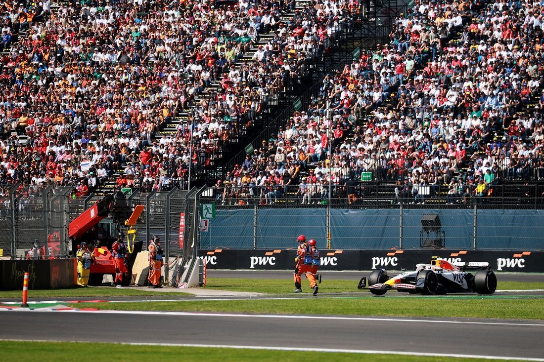 Liam Lawson, Racing Bulls z Marshallem zbiera gruz 