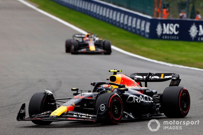 Sergio Pérez, Red Bull Racing RB19, Max Verstappen, Red Bull Racing RB19