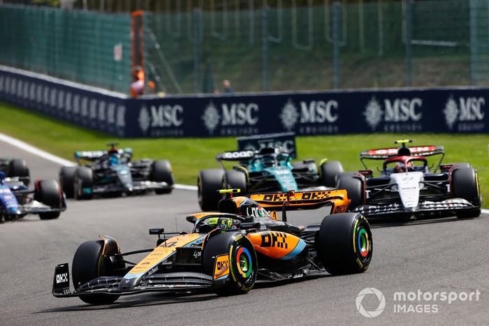 Lando Norris, McLaren MCL60, Yuki Tsunoda, AlphaTauri AT04, Lance Stroll, Aston Martin AMR23