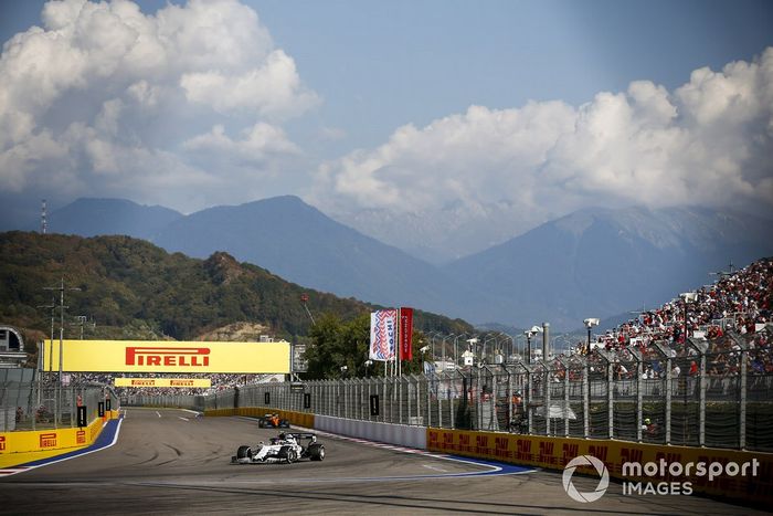 Pierre Gasly, AlphaTauri AT01, Lando Norris, McLaren MCL35