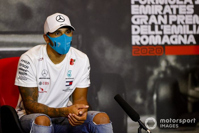 Lewis Hamilton, Mercedes-AMG F1 en la conferencia de prensa 