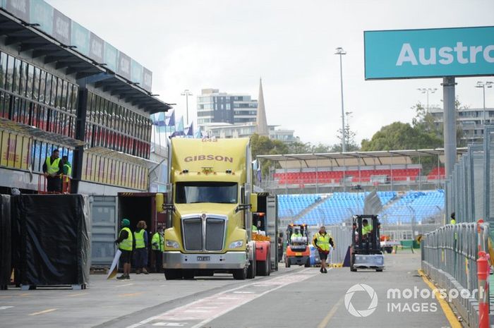 El GP de Australia se canceló a primera hora del viernes, después de que un miembro de McLaren se infectase por coronavirus y tras una serie de reuniones rocambolescas entre la F1 y el resto de escuderías