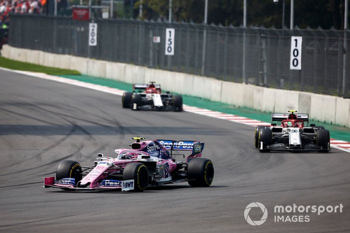 Lance Stroll, Racing Point RP19, Antonio Giovinazzi, Alfa Romeo Racing C38, y Kimi Raikkonen, Alfa Romeo Racing C38