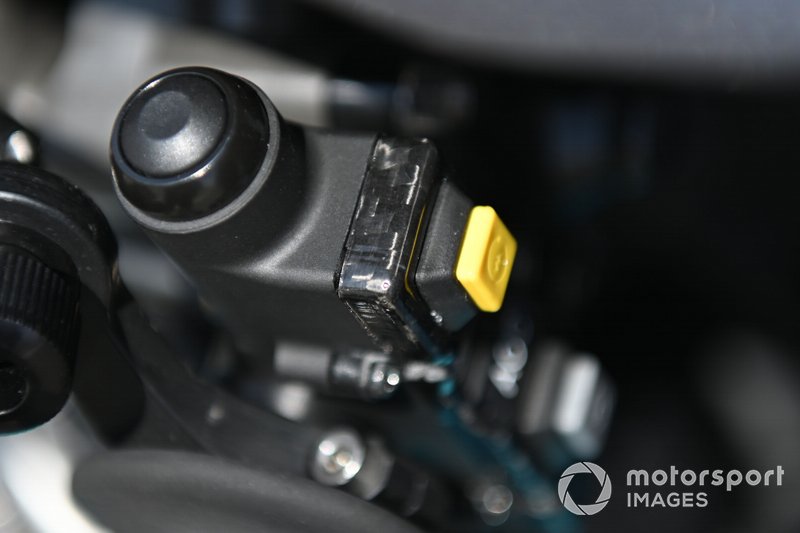 Petronas Yamaha SRT, interruptor de fibra de carbono