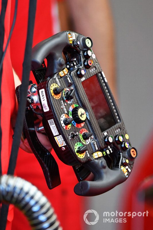 Il volante della Ferrari SF90