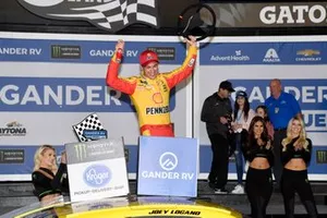 Winner Joey Logano, Team Penske, Ford Mustang Shell Pennzoil