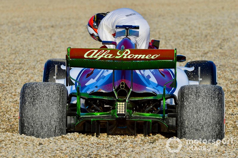 Kimi Raikkonen, Alfa Romeo Racing C38, spins into the gravel on the opening morning of testing