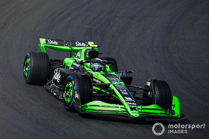 Zhou Guanyu, Stake F1 Team KICK Sauber C44