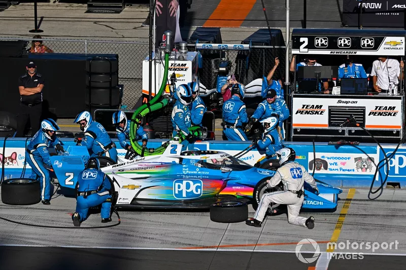 Josef Newgarden, Team Penske Chevrolet pit stop