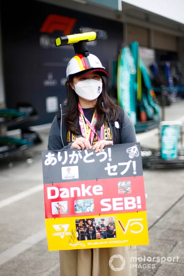 Una fan de Sebastian Vettel, Aston Martin