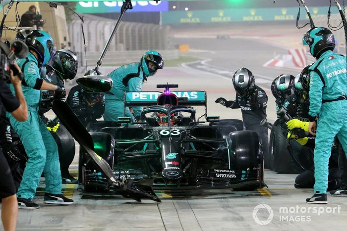 George Russell, Mercedes F1 W11 en pits