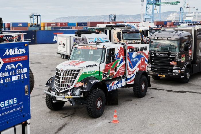 Embarque del Dakar 2021 en Marsella