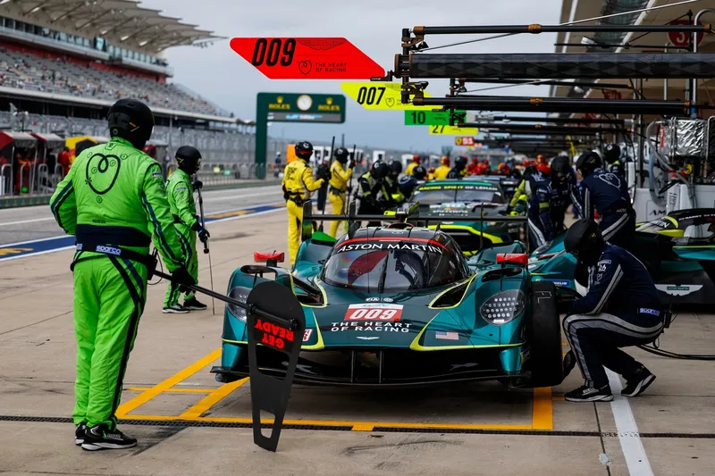 #009 Aston Martin Thor Team Aston Martin Valkyrie : Alex Riberas, Marco Sorensen