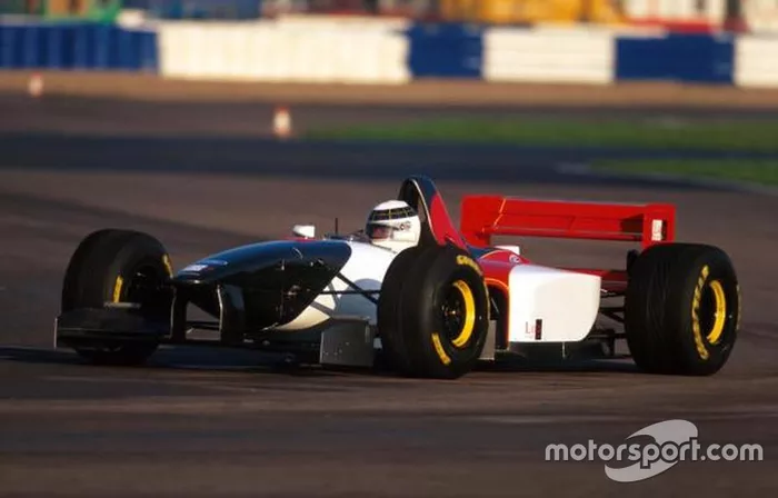 Allan McNish, Lola Ford T95/30
