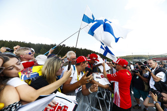Kimi Raikkonen, Ferrari, firma autografi ai tifosi