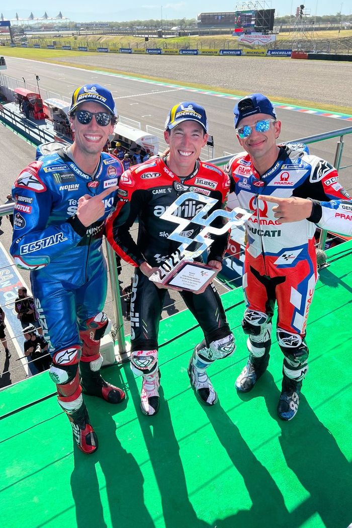 Podio: el ganador Aleix Espargaró, Aprilia Racing, el segundo clasificado Jorge Martín, Pramac Racing, el tercero Alex Rins, Team Suzuki MotoGP