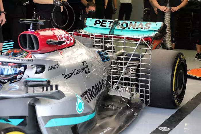 Mercedes W13 con parrillas aerodinámicas