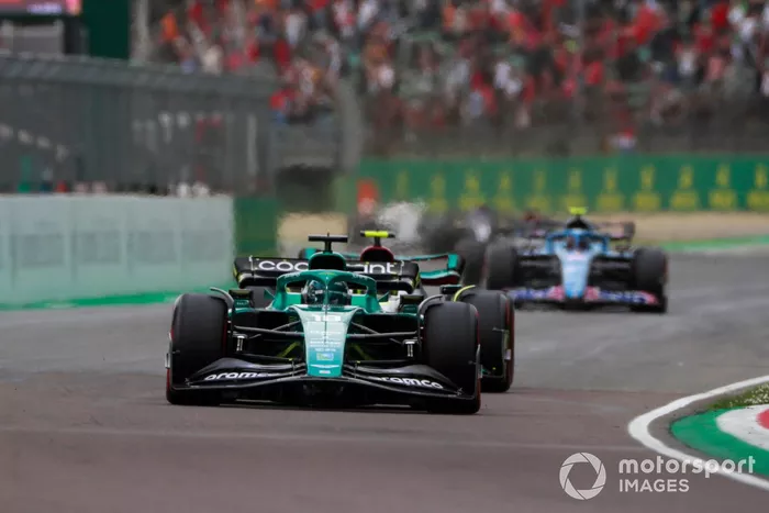 Lance Stroll, Aston Martin AMR22, Lewis Hamilton, Mercedes W13