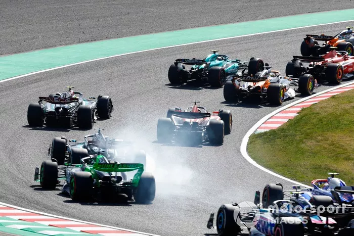 Fernando Alonso, Aston Martin AMR24, Oscar Piastri, McLaren MCL38, Lewis Hamilton, Mercedes F1 W15, Charles Leclerc, Ferrari SF-24, George Russell, Mercedes F1 W15, Valtteri Bottas, Kick Sauber C44, à la reprise.