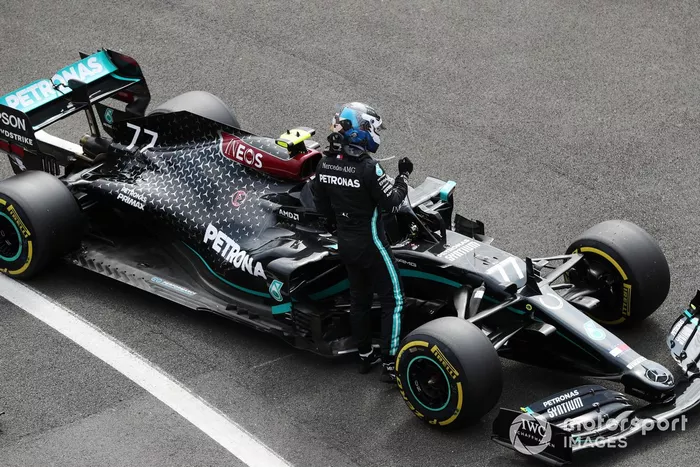 Ganador de la pole Valtteri Bottas, Mercedes AMG F1