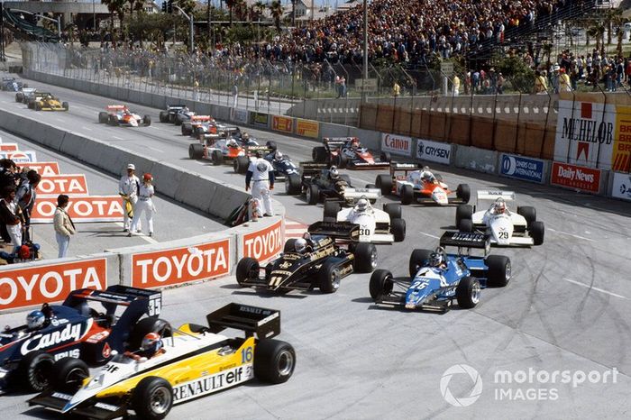 Derek Warwick, Toleman TG183B Hart, Eddie Cheever, Renault RE30C, en la salida