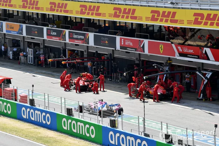 Charles Leclerc, Ferrari SF1000, Sebastian Vettel, Ferrari SF1000, en pits