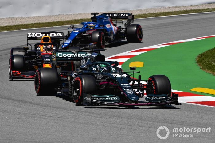 Lance Stroll, Aston Martin AMR21, Max Verstappen, Red Bull Racing RB16B, Fernando Alonso, Alpine A521