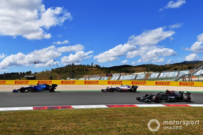 Lewis Hamilton, Mercedes W12, Nicholas Latifi, Williams FW43B, Nikita Mazepin, Haas VF-21