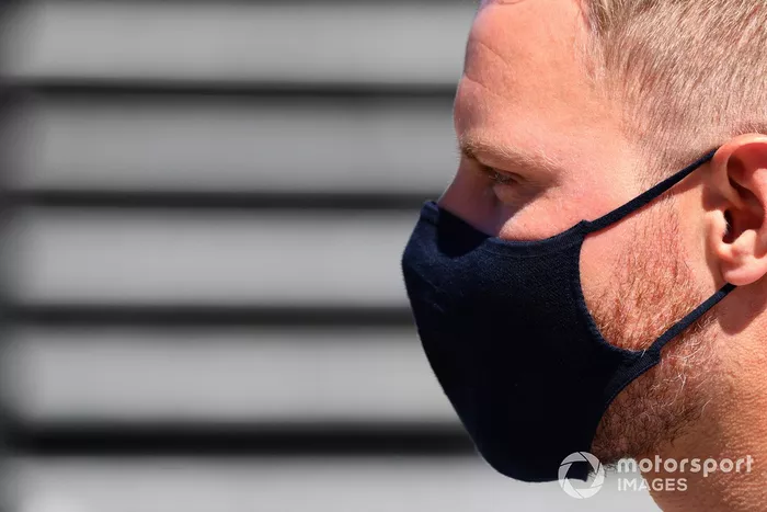 Valtteri Bottas, Mercedes, habla con los medios
