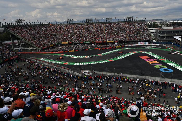 Daniel Ricciardo, Red Bull Racing RB14, Lance Stroll, Williams FW41, Sebastian Vettel, Ferrari SF71H y Kevin Magnussen, Haas F1 Team VF-18 