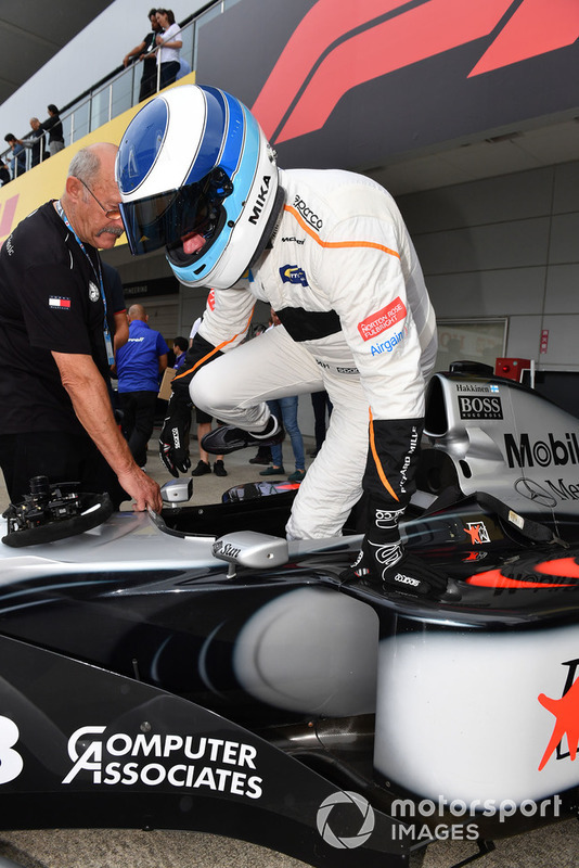Mika Hakkinen, McLaren MP4-13