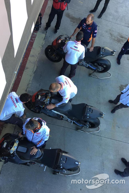 Honda prepara la moto di Jorge Lorenzo