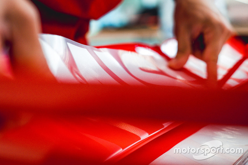 Sebastian Vettel, Kimi Raikkonen, Ferrari, Mission Winnow