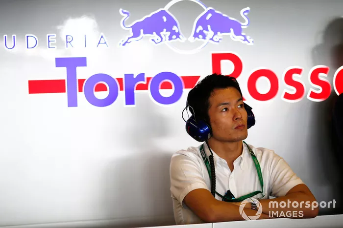 Naoki Yamamoto nel garage Toro Rosso